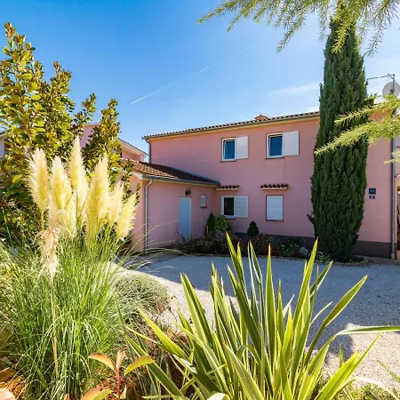 Apartament Viktorija-1 By Interhome